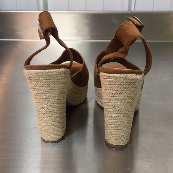 New No Box Woman’s Sun + Stone Heeled Sandals - Picture 4 of 5